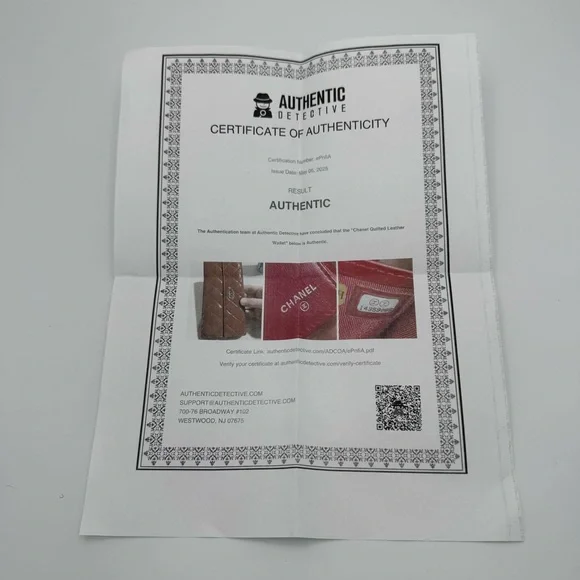 Chanel Red Quilted Wallet with Iconic CC Logo - Picture 10 of 13